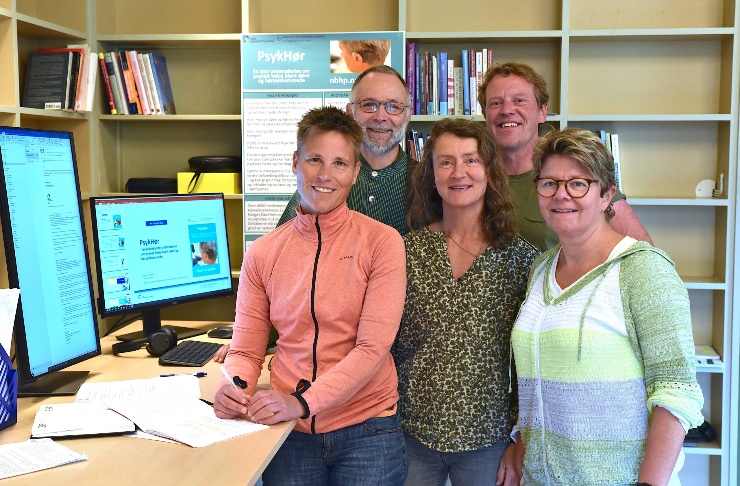 Prosjektgruppa i NBSPH (fra venstre): Seniorforsker og prosjektleder Kathrin Steffen, tegnspråklærer Rolf Piene Halvorsen, overlege Hege Saltnes, spesialrådgiver Idar Krogstad og tegnspråklærer Trine Våge.