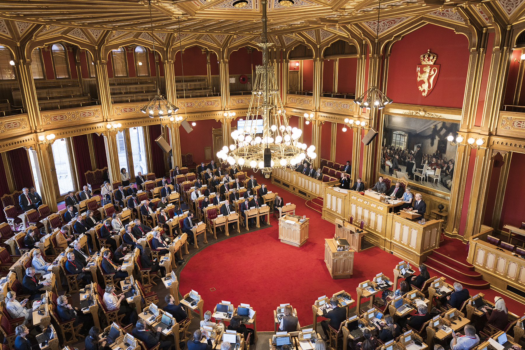 Stortinget: Mange politikere inne i salen